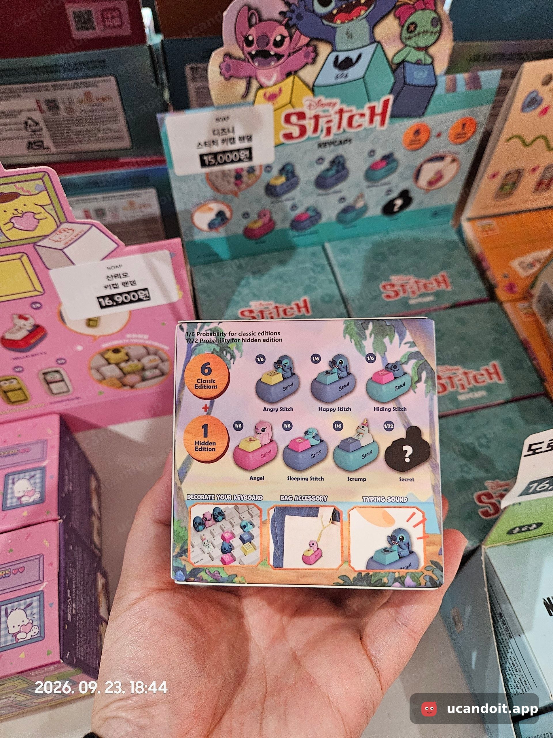 스티치 키캡은 15,000원, 옆 산리오 키캡은 16,900원이네요.
스티치는 일반 6종에 히든 1종이 있대요.